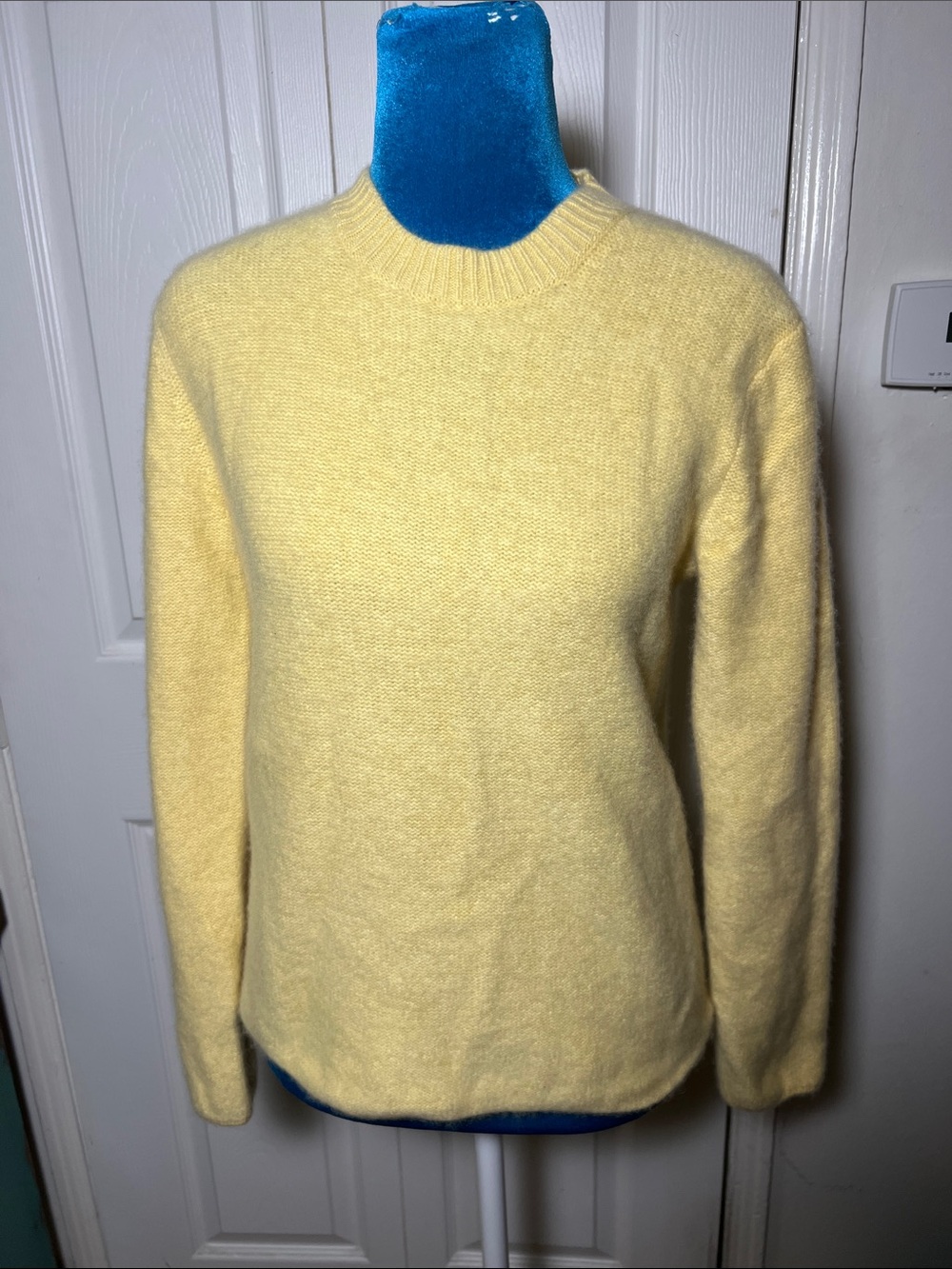 CLOSED Yellow Cashmere Crew Sweater Women’s Medium